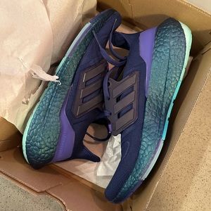 Adidas Ultraboost 22 - Women’s size 8